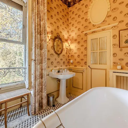 Chateau De Cristin Du Xviii, Authentique Et Familial - Rossiconciergerie * Junas